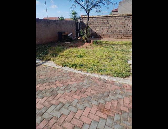 2 BEDROOM HOUSE FOR SALE IN PROTEA GLEN EXT
